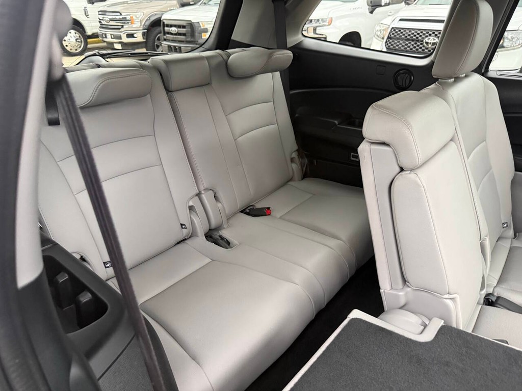 Honda Pilot Vehicle Full-screen Gallery Image 16