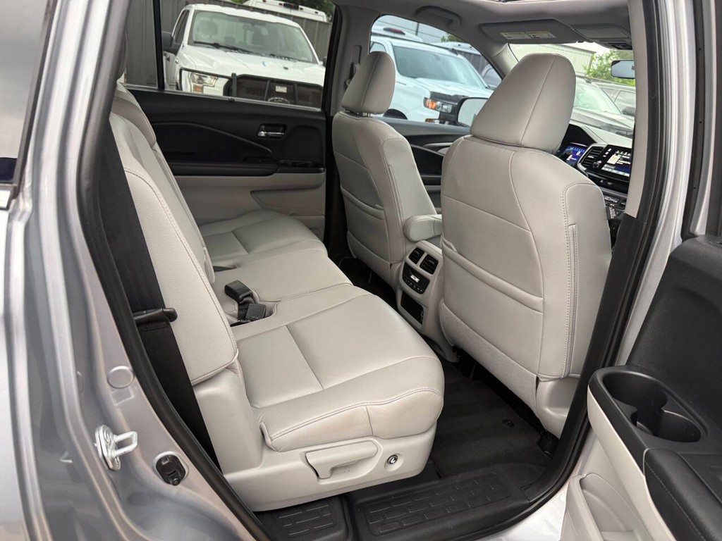 Honda Pilot Vehicle Full-screen Gallery Image 17