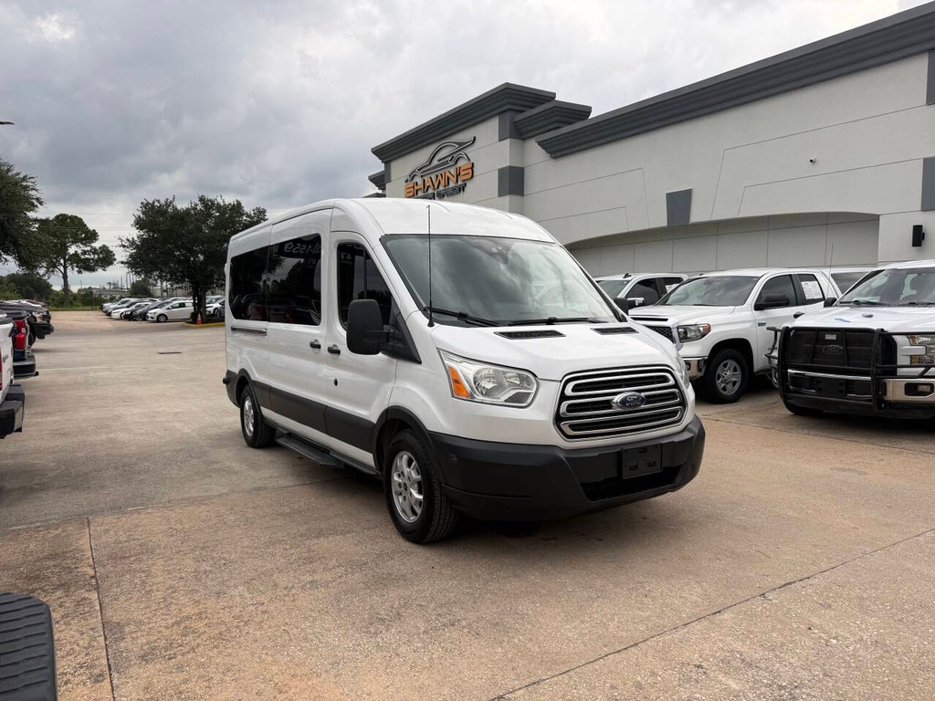 Ford Transit Wagon Vehicle Full-screen Gallery Image 02