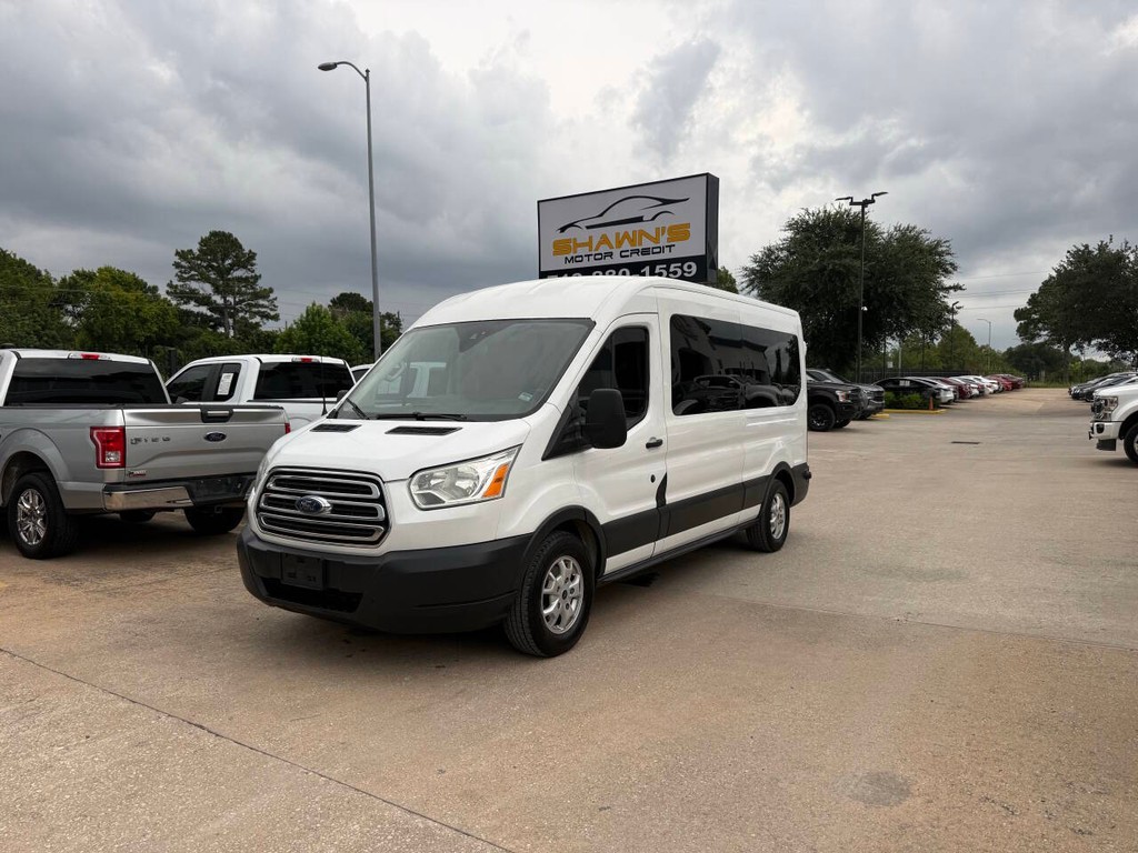 Ford Transit Wagon Vehicle Full-screen Gallery Image 03