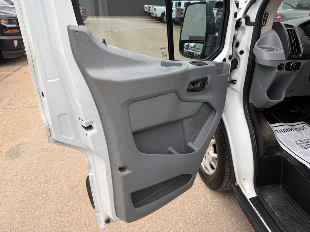 Ford Transit Wagon Vehicle Full-screen Gallery Image 08