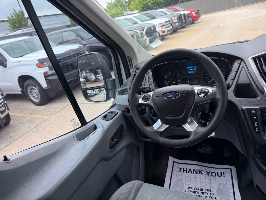Ford Transit Wagon Vehicle Full-screen Gallery Image 14