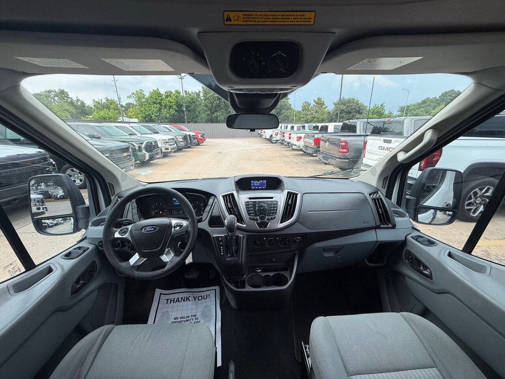 Ford Transit Wagon Vehicle Full-screen Gallery Image 15