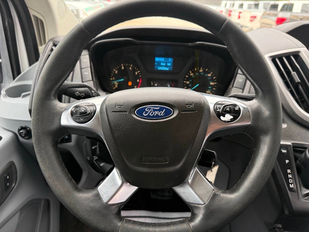 Ford Transit Wagon Vehicle Full-screen Gallery Image 19