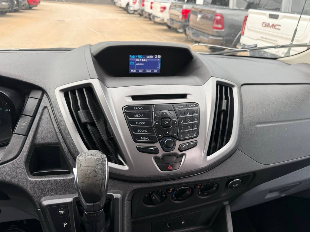 Ford Transit Wagon Vehicle Full-screen Gallery Image 21