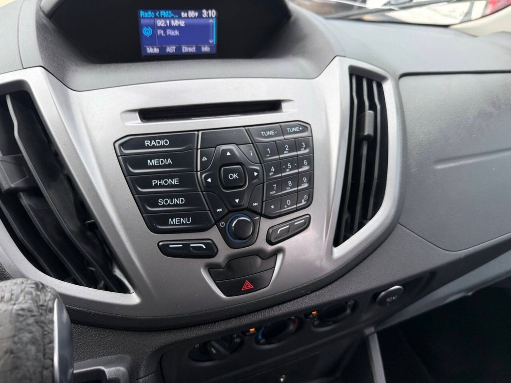 Ford Transit Wagon Vehicle Full-screen Gallery Image 23