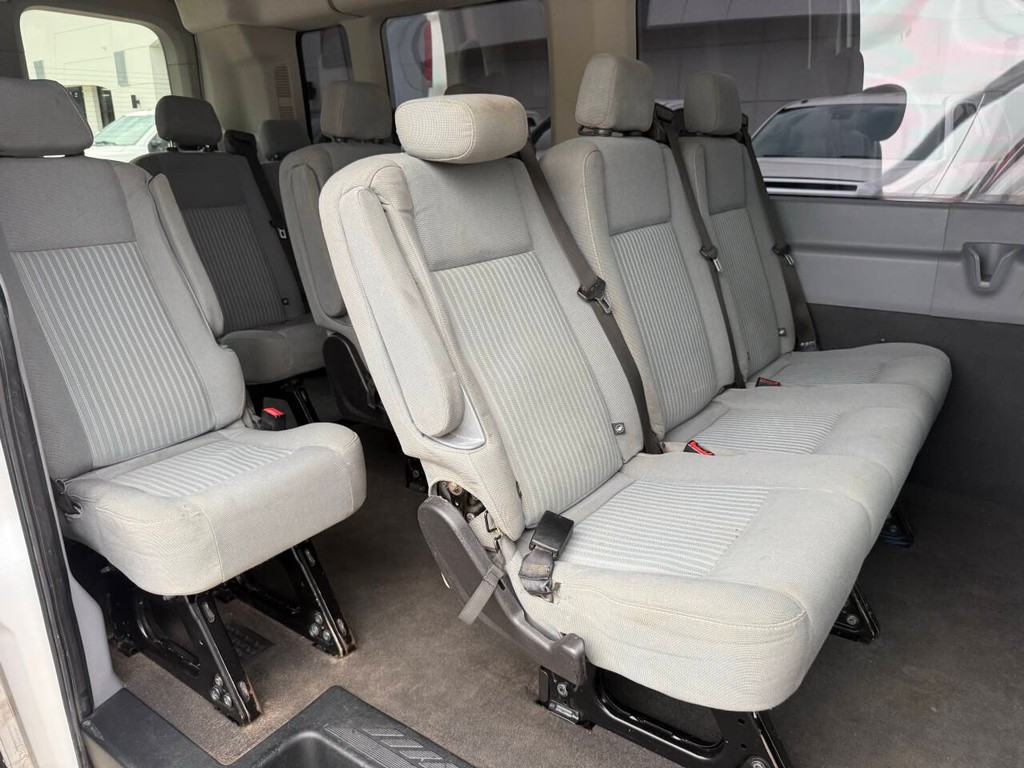Ford Transit Wagon Vehicle Full-screen Gallery Image 28