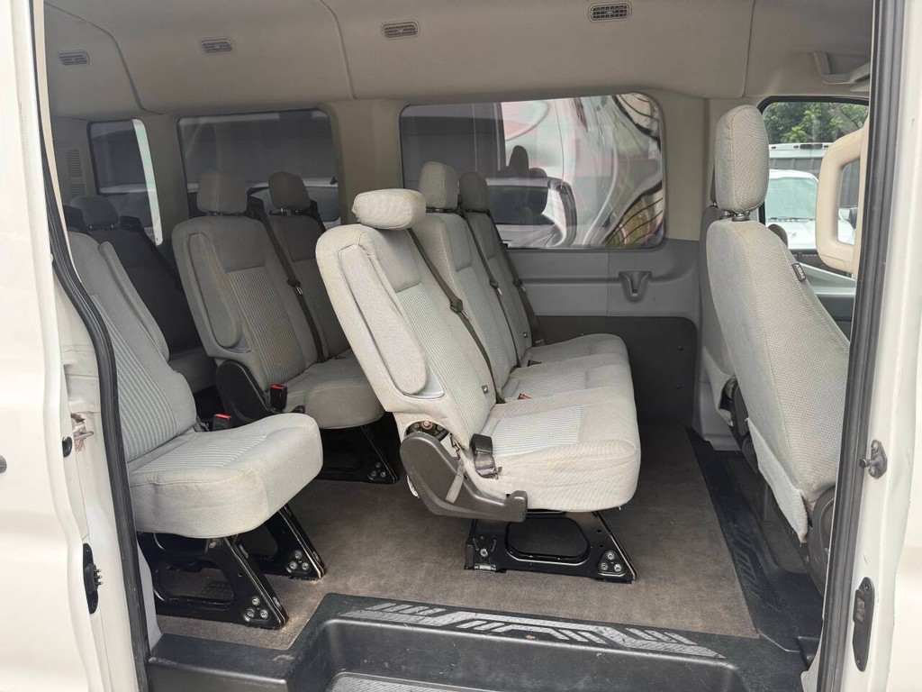 Ford Transit Wagon Vehicle Full-screen Gallery Image 32