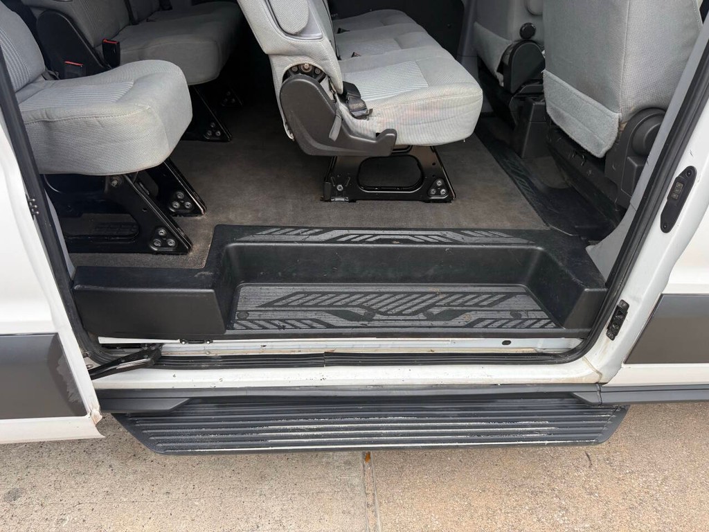 Ford Transit Wagon Vehicle Full-screen Gallery Image 34