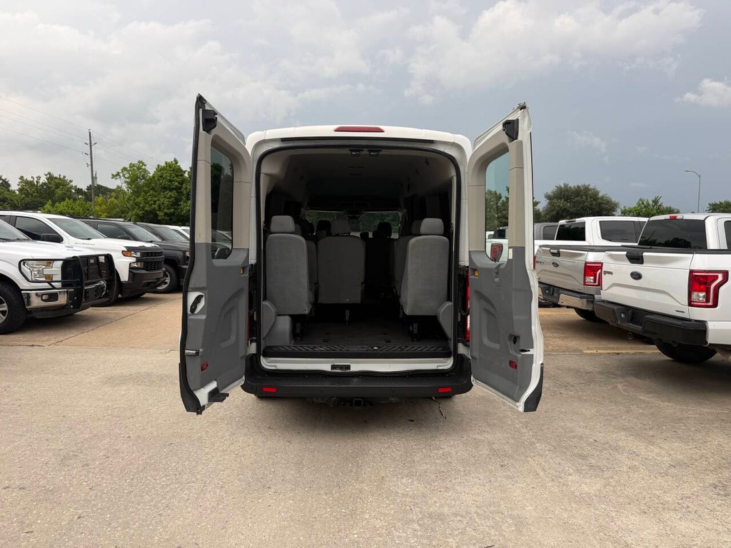 Ford Transit Wagon Vehicle Full-screen Gallery Image 40