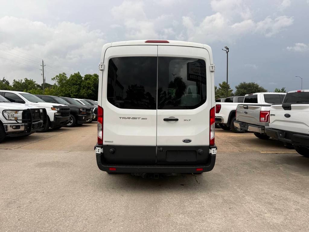 Ford Transit Wagon Vehicle Full-screen Gallery Image 41