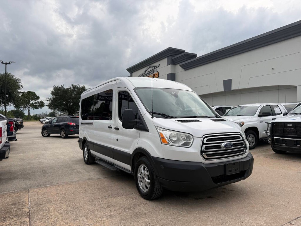 Ford Transit Wagon Vehicle Full-screen Gallery Image 46