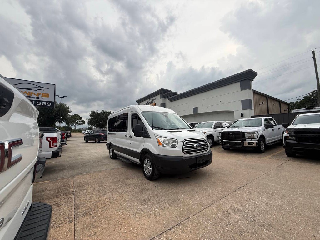 Ford Transit Wagon Vehicle Full-screen Gallery Image 49