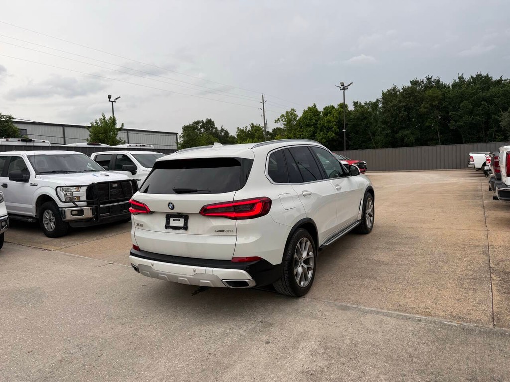 BMW X5 Vehicle Full-screen Gallery Image 04