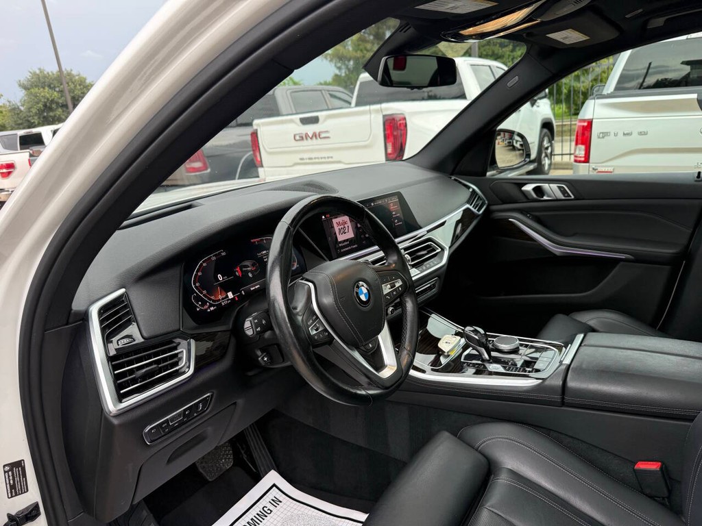 BMW X5 Vehicle Full-screen Gallery Image 05