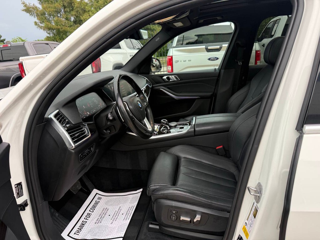 BMW X5 Vehicle Full-screen Gallery Image 06