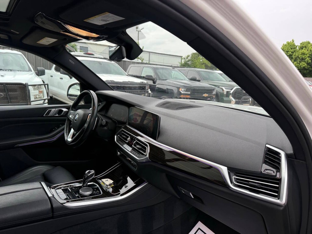 BMW X5 Vehicle Full-screen Gallery Image 08