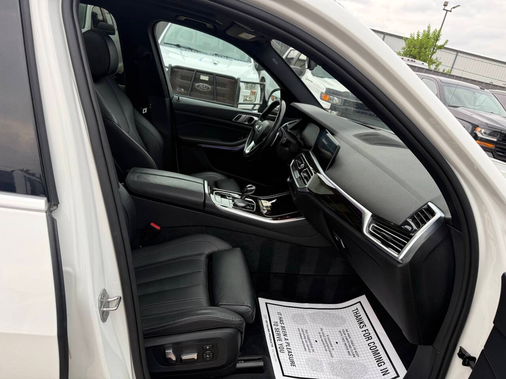 BMW X5 Vehicle Full-screen Gallery Image 09