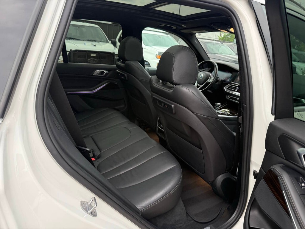 BMW X5 Vehicle Full-screen Gallery Image 14