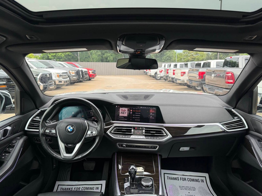 BMW X5 Vehicle Full-screen Gallery Image 16