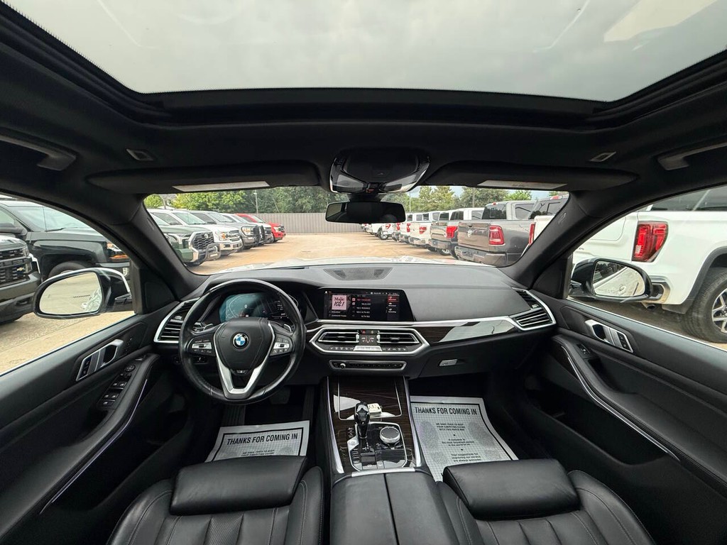 BMW X5 Vehicle Full-screen Gallery Image 17