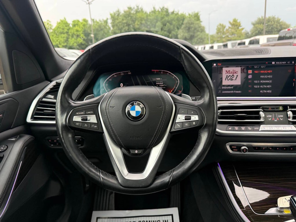 BMW X5 Vehicle Full-screen Gallery Image 21