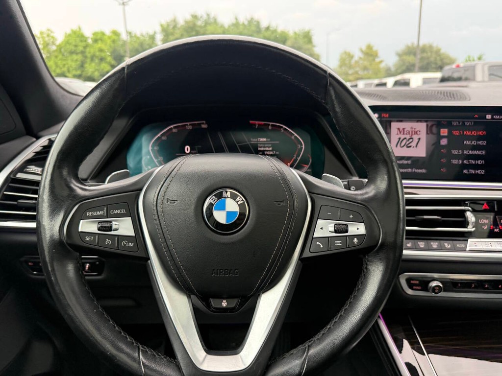BMW X5 Vehicle Full-screen Gallery Image 22