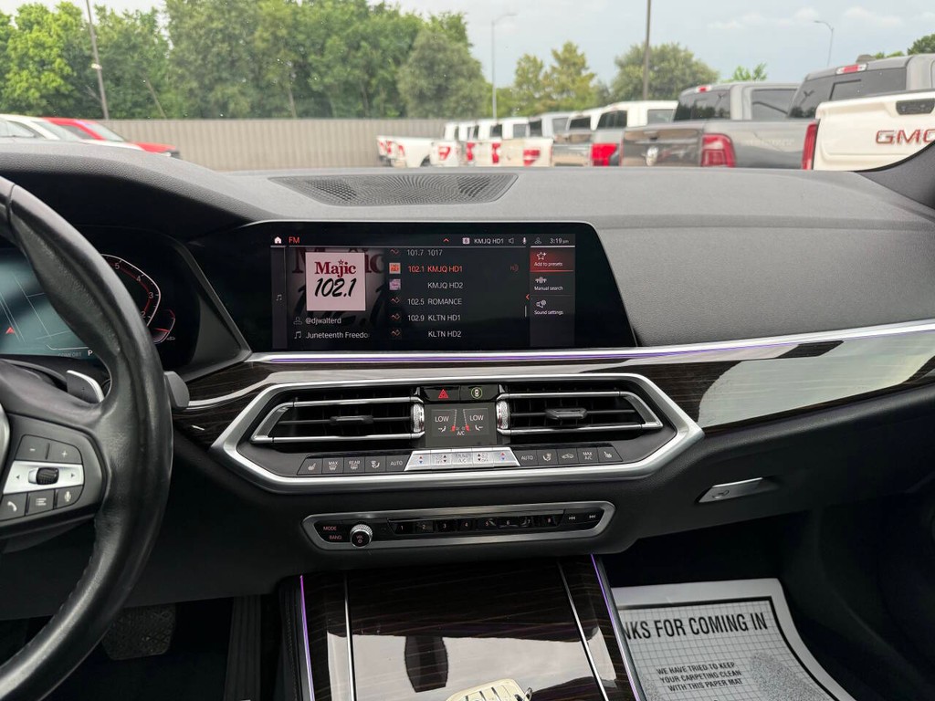 BMW X5 Vehicle Full-screen Gallery Image 23
