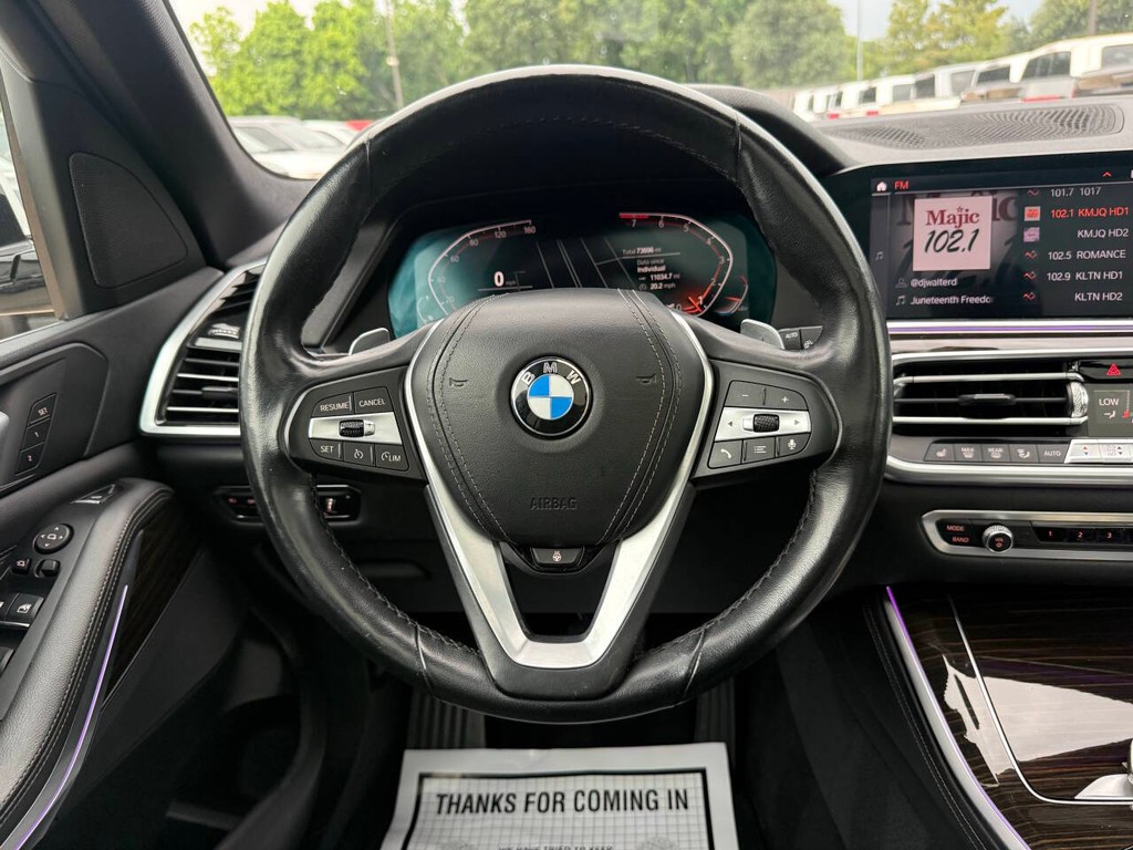 BMW X5 Vehicle Full-screen Gallery Image 24