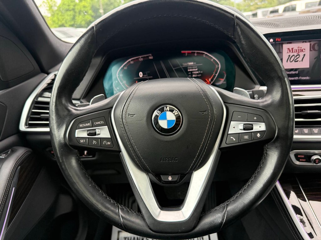 BMW X5 Vehicle Full-screen Gallery Image 25