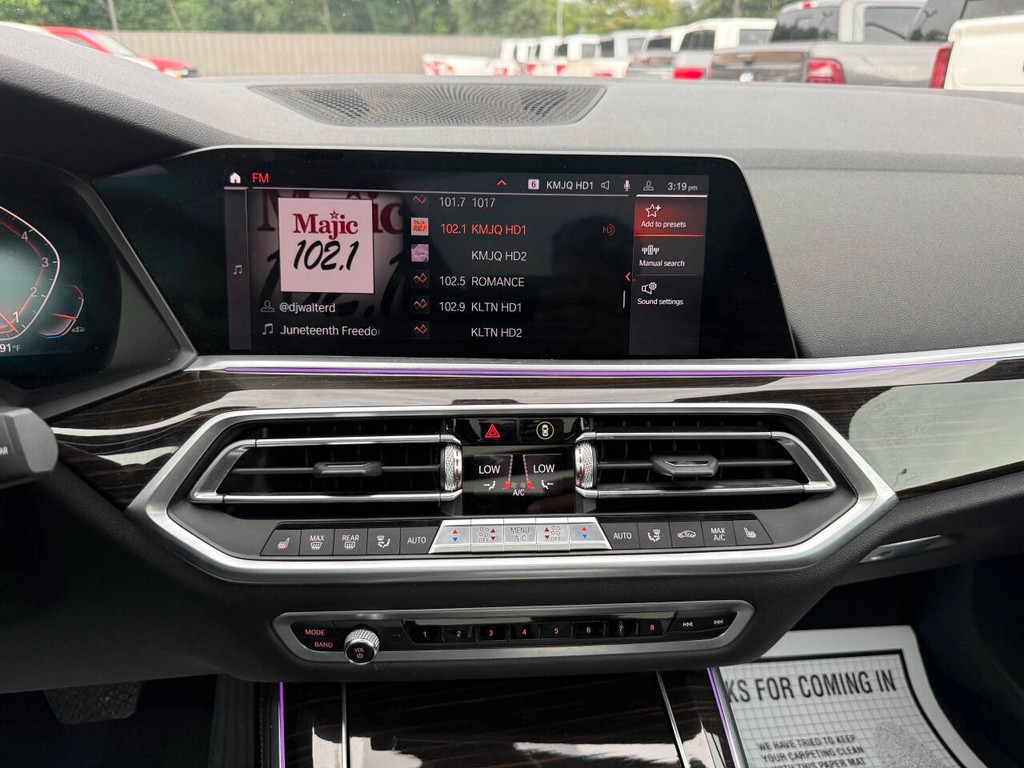 BMW X5 Vehicle Full-screen Gallery Image 26