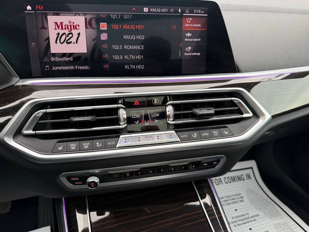 BMW X5 Vehicle Full-screen Gallery Image 28