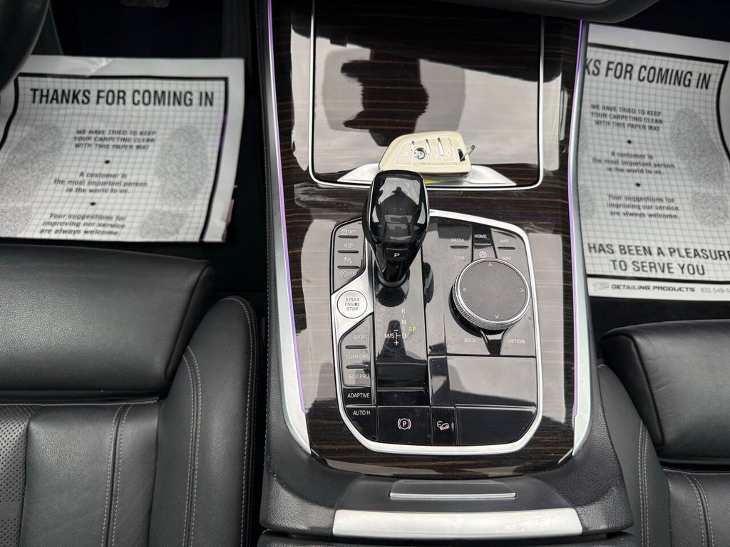 BMW X5 Vehicle Full-screen Gallery Image 32