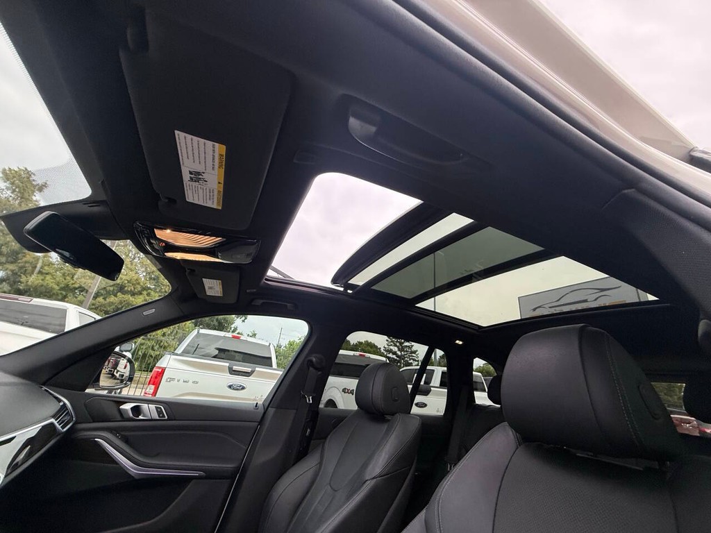 BMW X5 Vehicle Full-screen Gallery Image 34