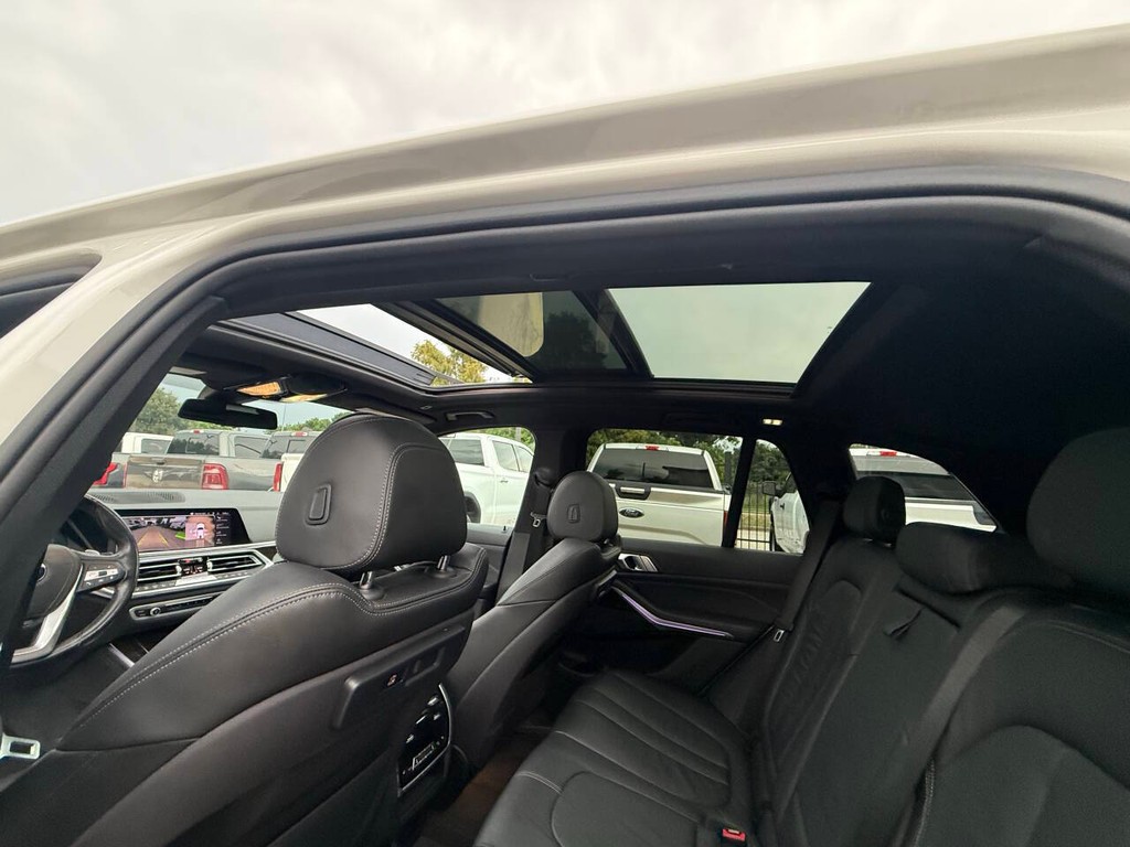 BMW X5 Vehicle Full-screen Gallery Image 35