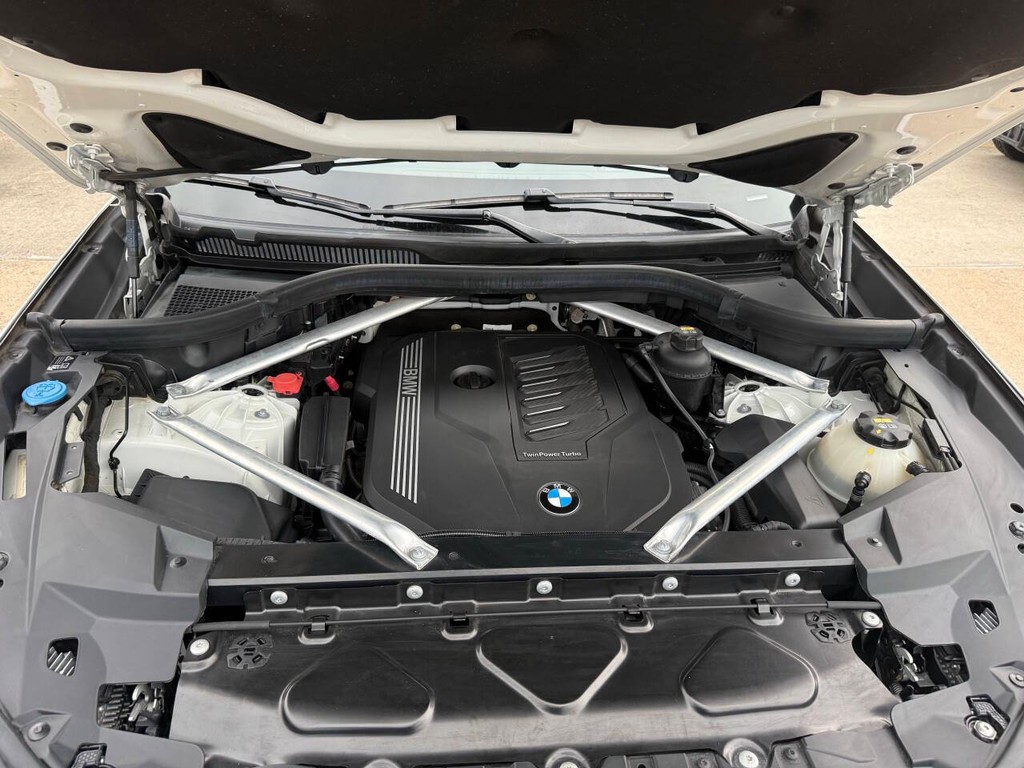BMW X5 Vehicle Full-screen Gallery Image 39