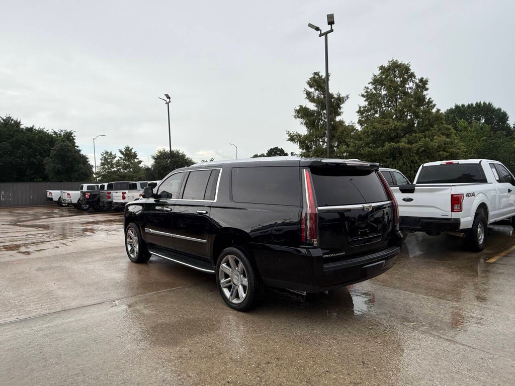 Cadillac Escalade ESV Vehicle Full-screen Gallery Image 04