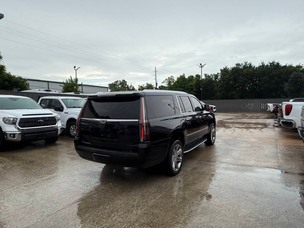 Cadillac Escalade ESV Vehicle Full-screen Gallery Image 05