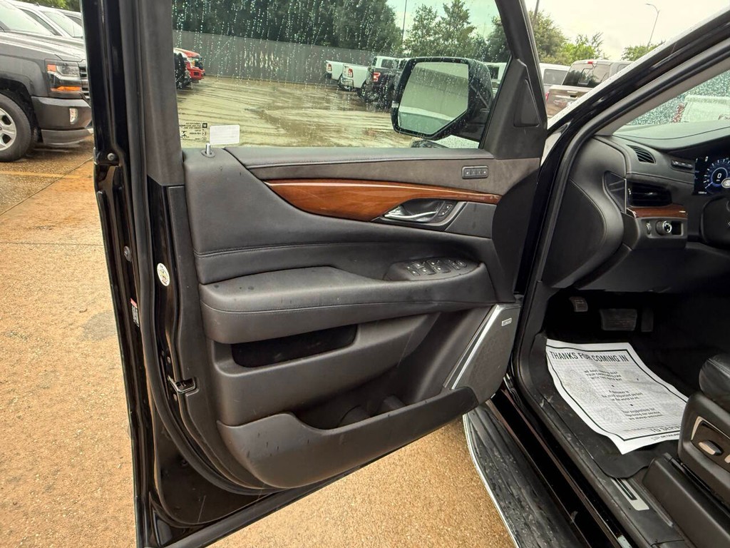 Cadillac Escalade ESV Vehicle Full-screen Gallery Image 08