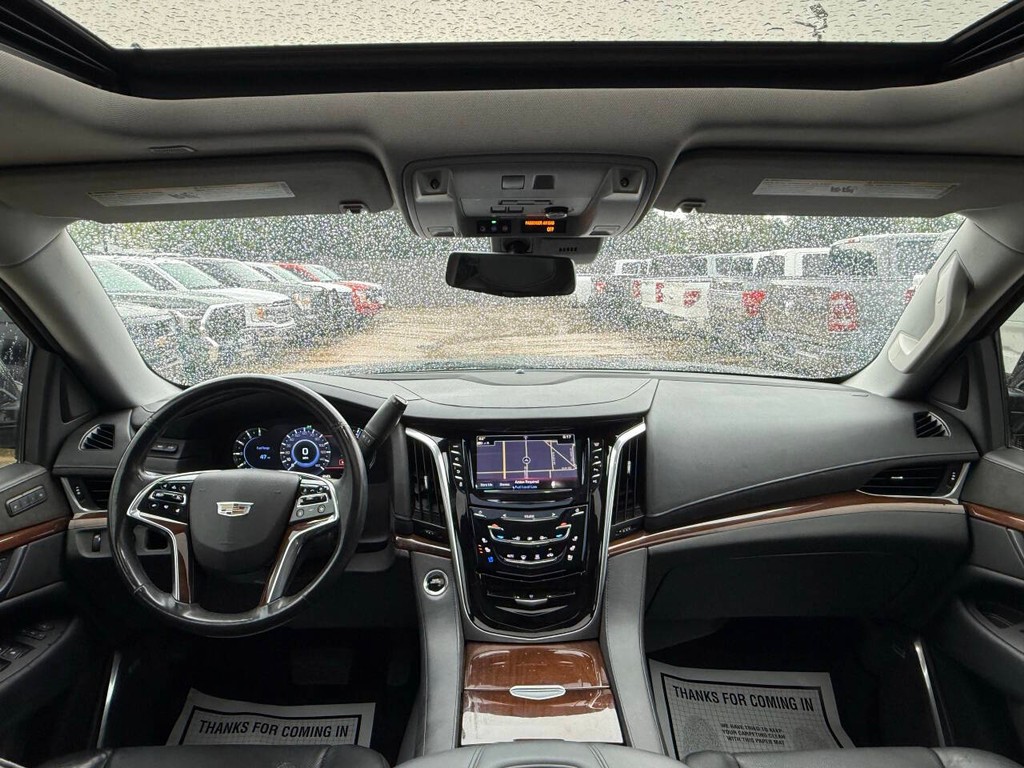 Cadillac Escalade ESV Vehicle Full-screen Gallery Image 19