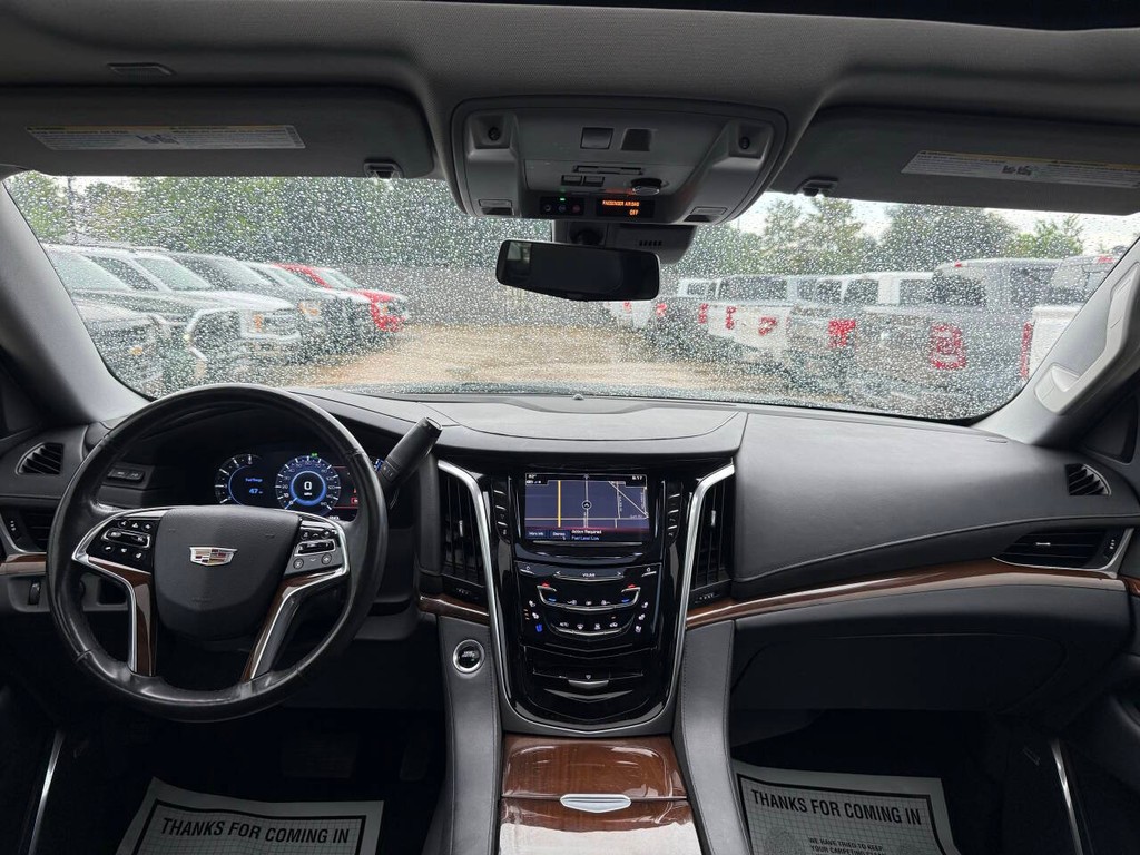 Cadillac Escalade ESV Vehicle Full-screen Gallery Image 20