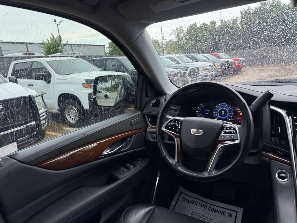 Cadillac Escalade ESV Vehicle Full-screen Gallery Image 21