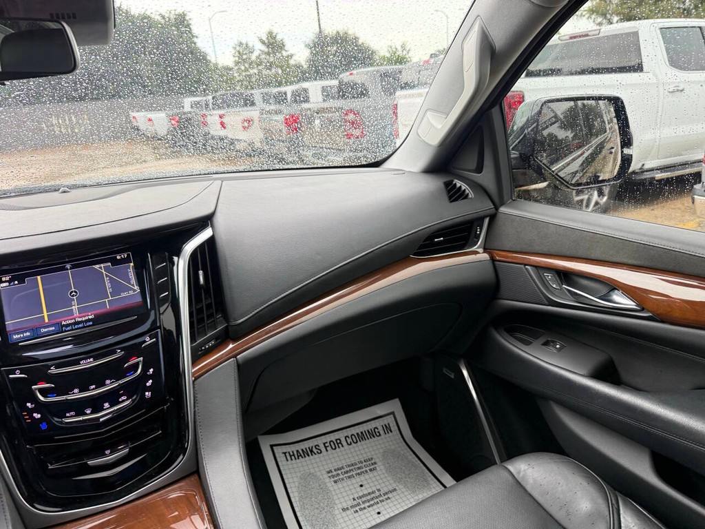 Cadillac Escalade ESV Vehicle Full-screen Gallery Image 22