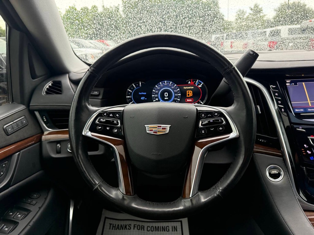 Cadillac Escalade ESV Vehicle Full-screen Gallery Image 24