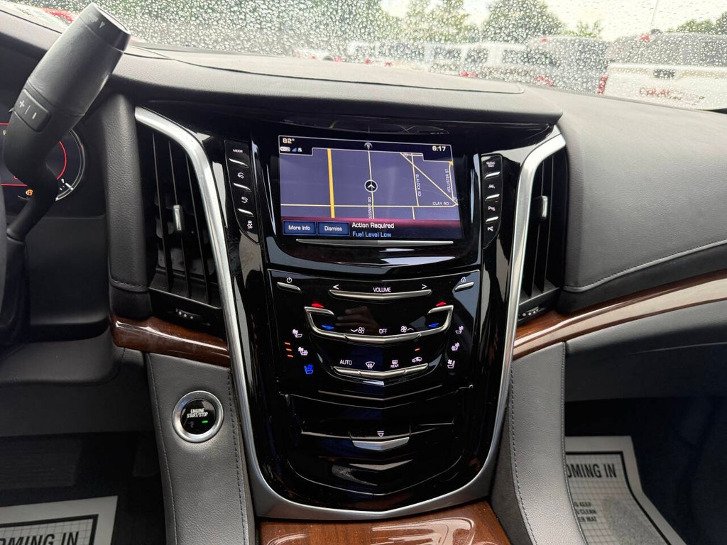 Cadillac Escalade ESV Vehicle Full-screen Gallery Image 26