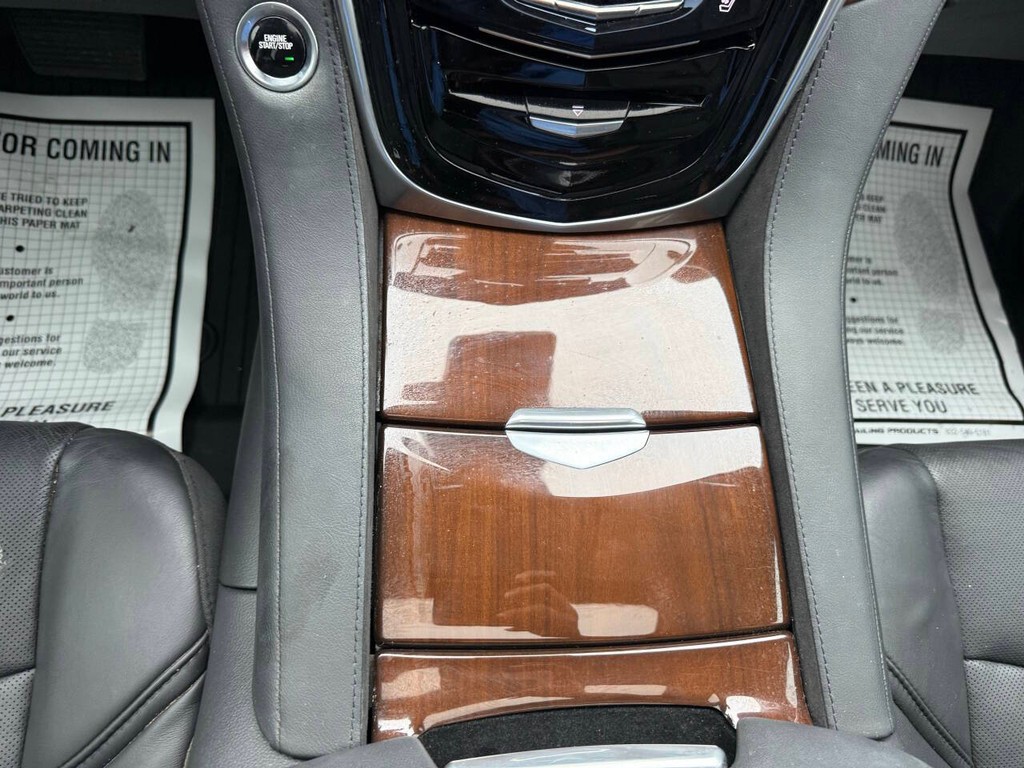 Cadillac Escalade ESV Vehicle Full-screen Gallery Image 31