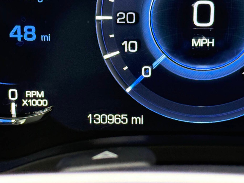 Cadillac Escalade ESV Vehicle Full-screen Gallery Image 35