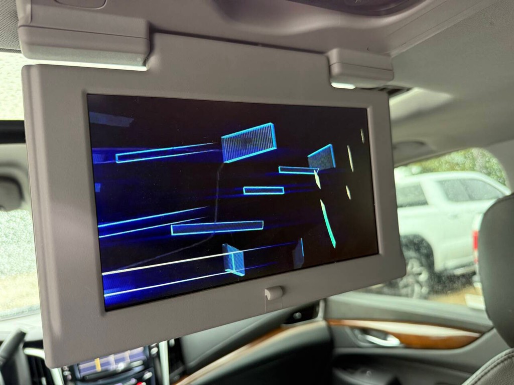 Cadillac Escalade ESV Vehicle Full-screen Gallery Image 37