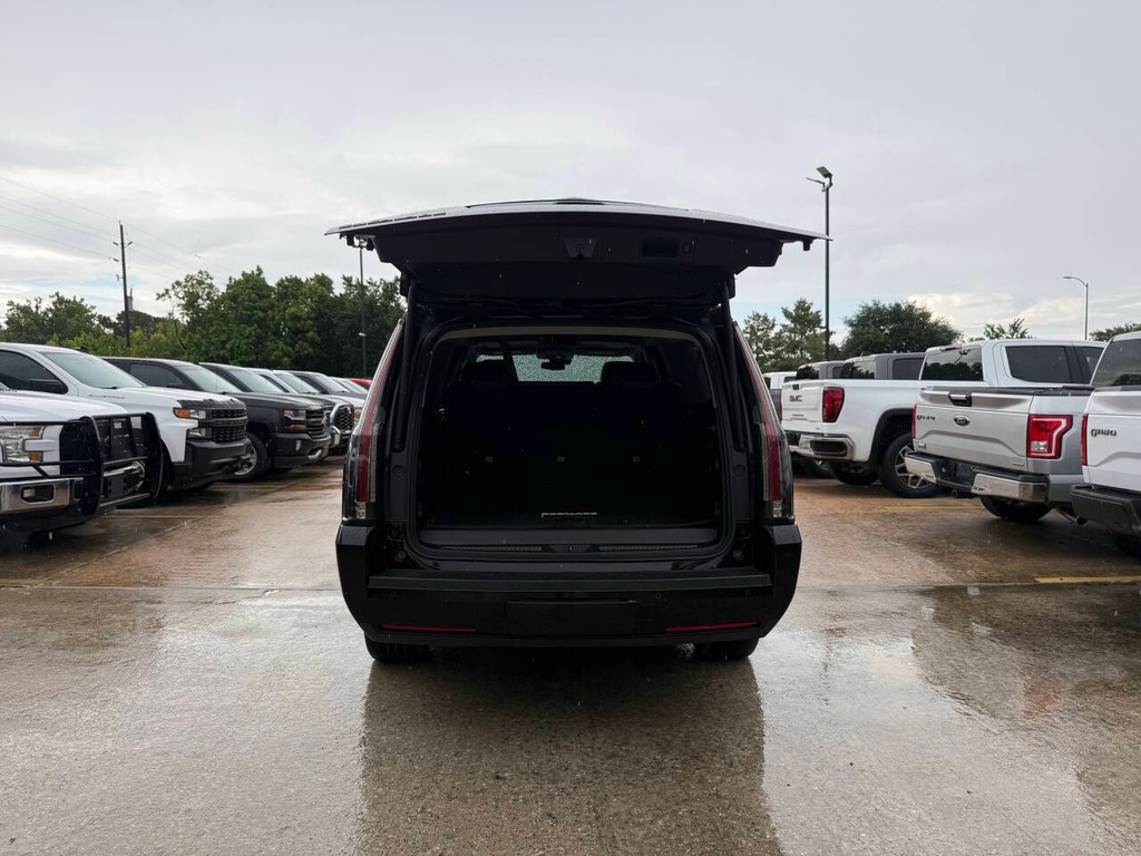 Cadillac Escalade ESV Vehicle Full-screen Gallery Image 40