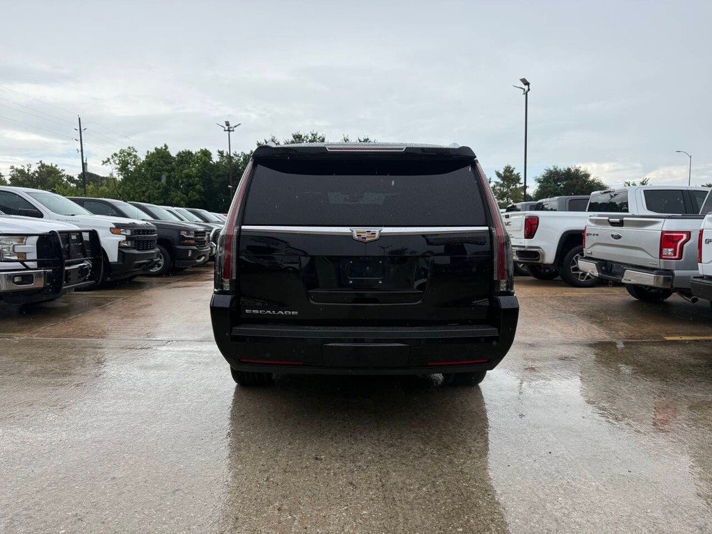 Cadillac Escalade ESV Vehicle Full-screen Gallery Image 42